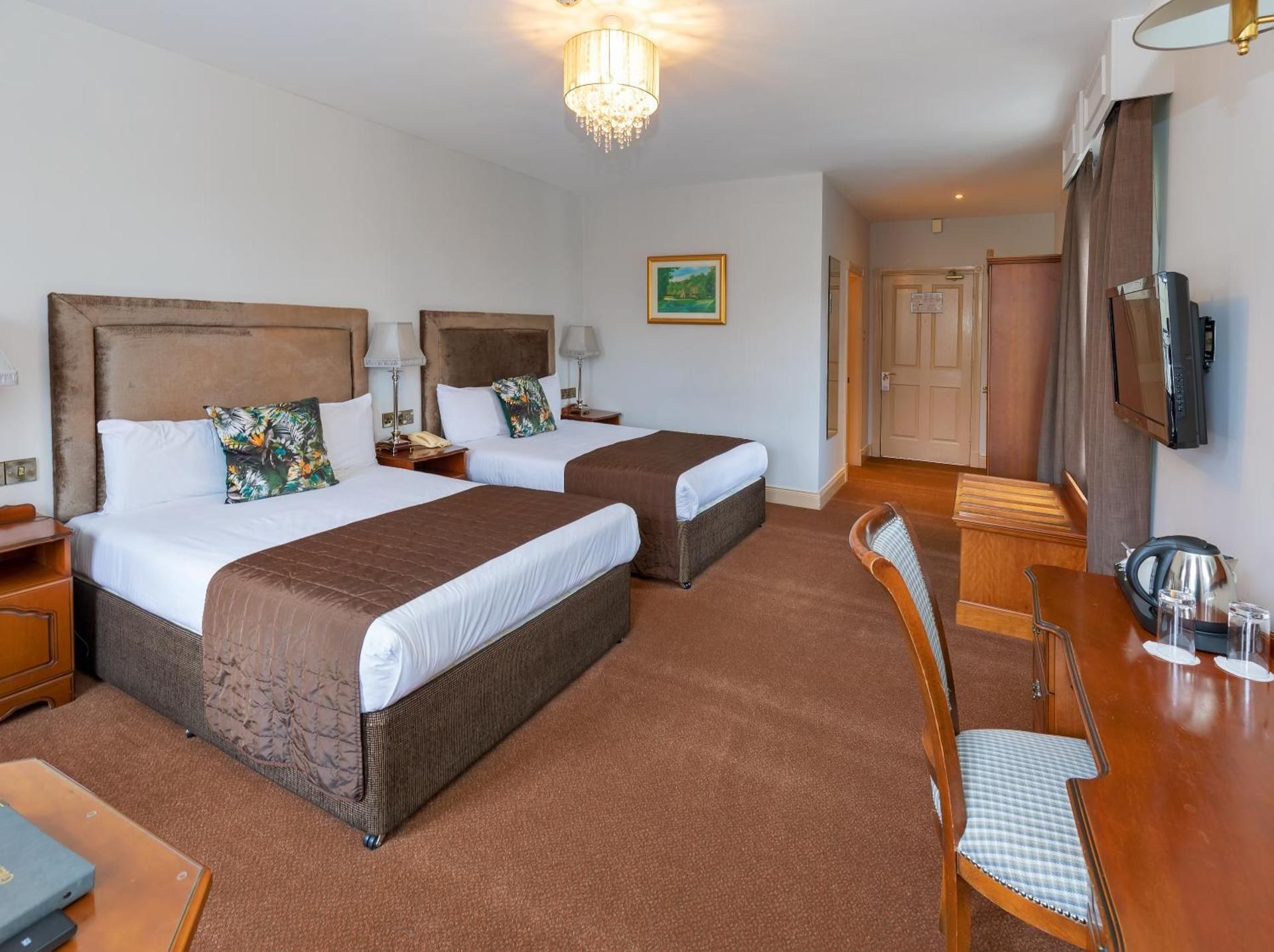 Family Room (2 Adults + 1 Child)