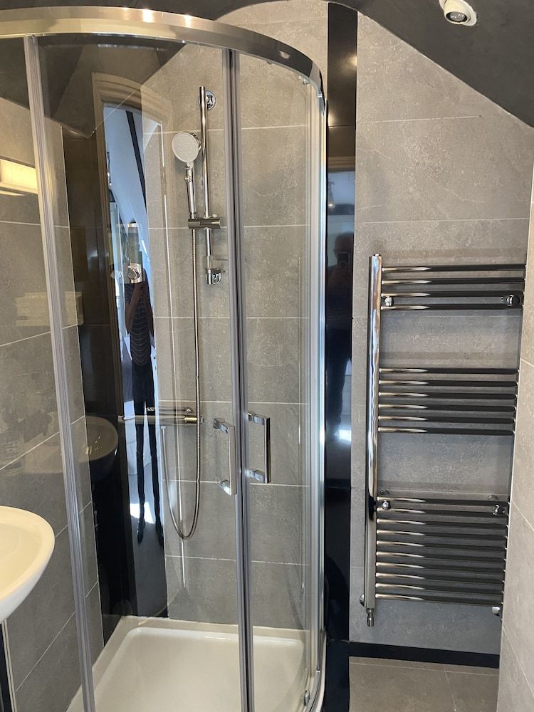 Avoca House Standard Double Room, Ensuite, City View 4