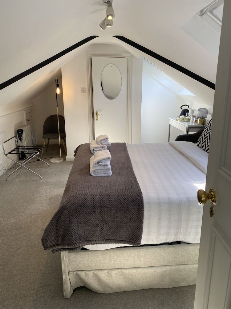 Avoca House Standard Double Room, Ensuite, City View 2