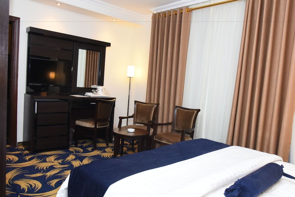 undefined Sparr Hotel 6