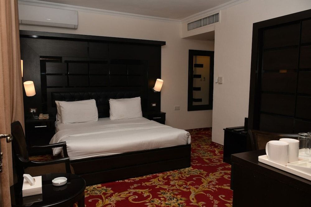 undefined Sparr Hotel 8