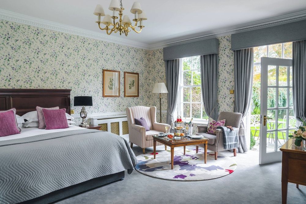 Junior Suite, 1 King Bed, Non Smoking, Garden View