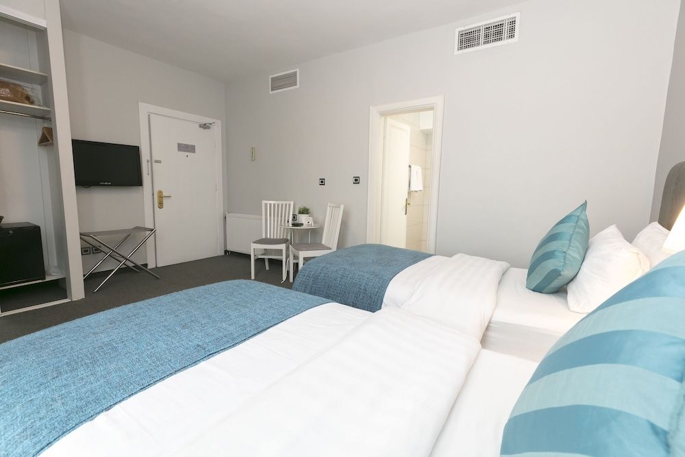 The Conroy Boutique Hotel Deluxe Double or Twin Room, 1 Bedroom, Private Bathroom 4