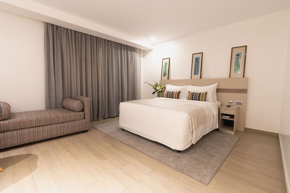 Sarova Imperial Hotel Deluxe Queen Room - Accessible 3