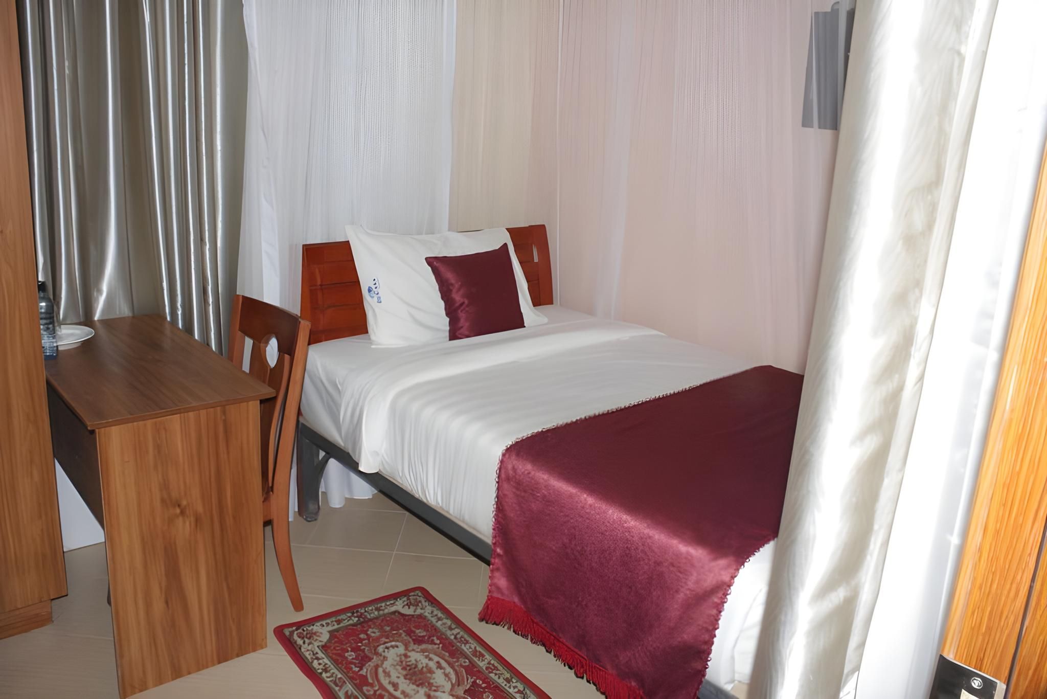 undefined Decasa Hotel 8