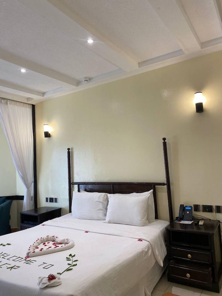 Mombasa Continental Resort Standard Room, Garden View 3