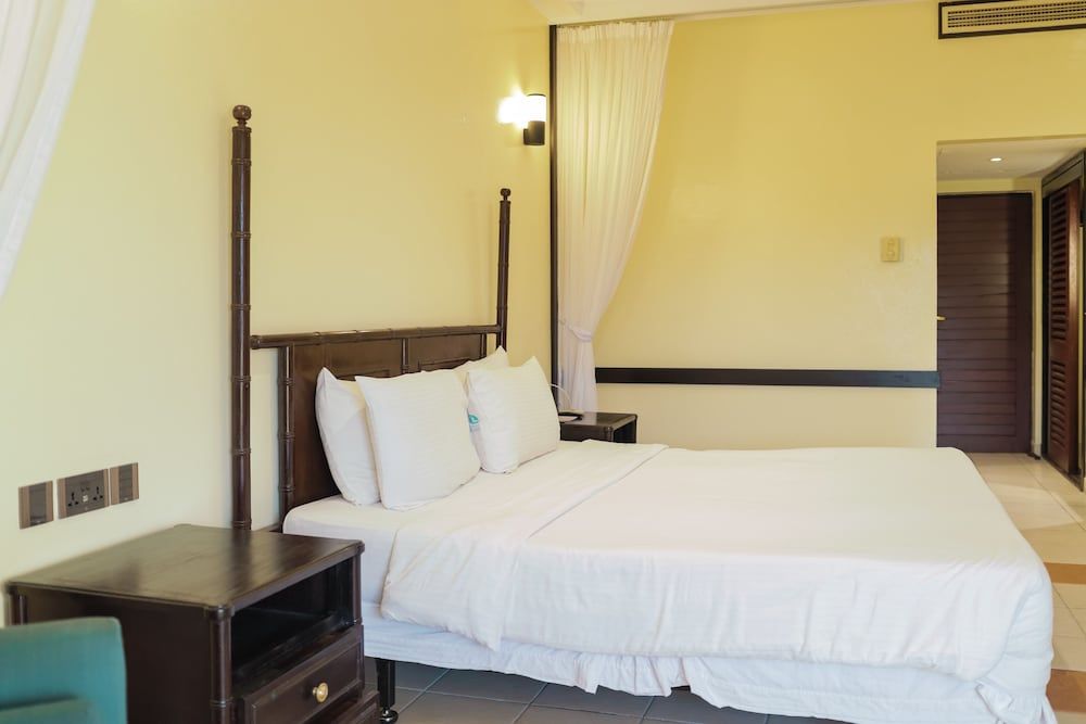 Mombasa Continental Resort Standard Room, Garden View 2