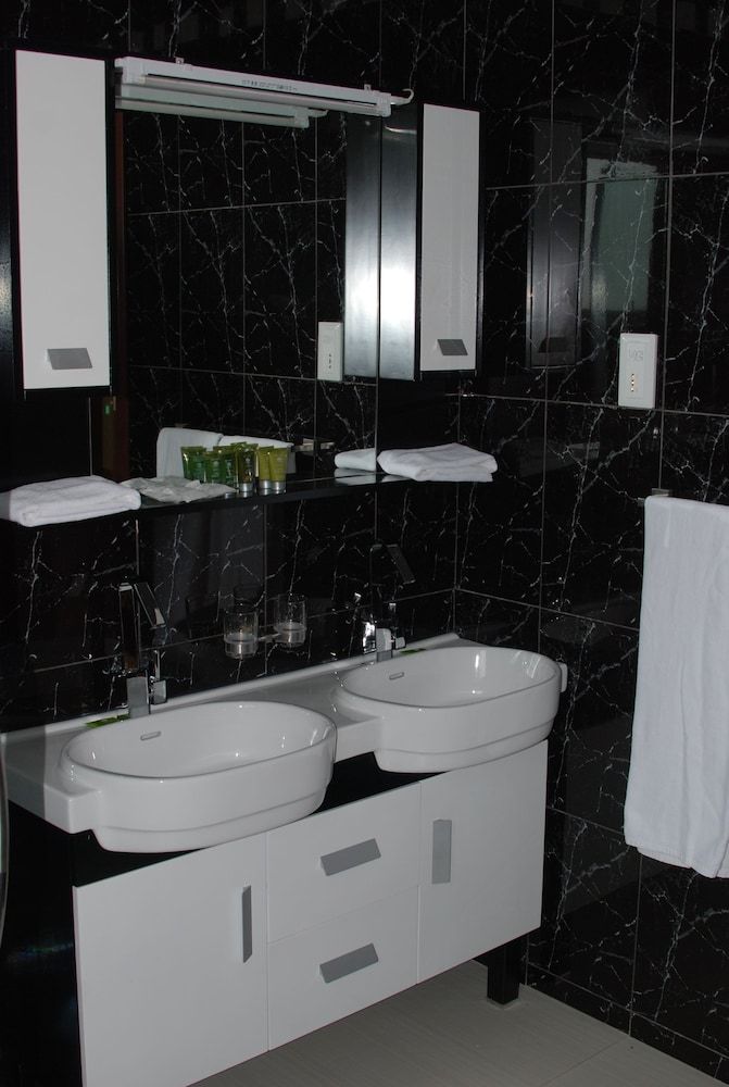 The Panari Residence Apartment, 4 Bedrooms 8