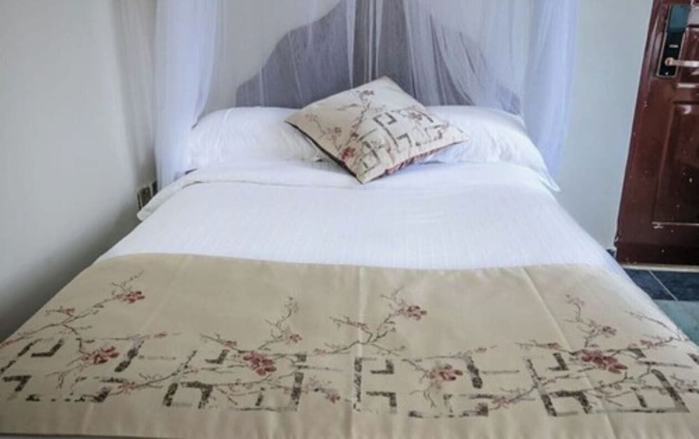 Parkview Safari Hotel and Apartments Deluxe Double Room 3