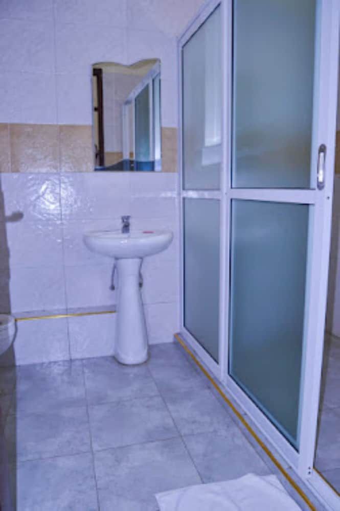 Parkview Safari Hotel and Apartments Deluxe Double Room 8