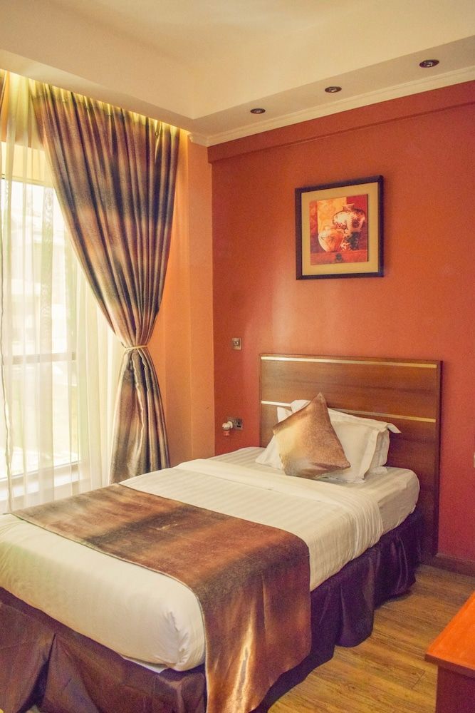 undefined After 40 Hotel 9