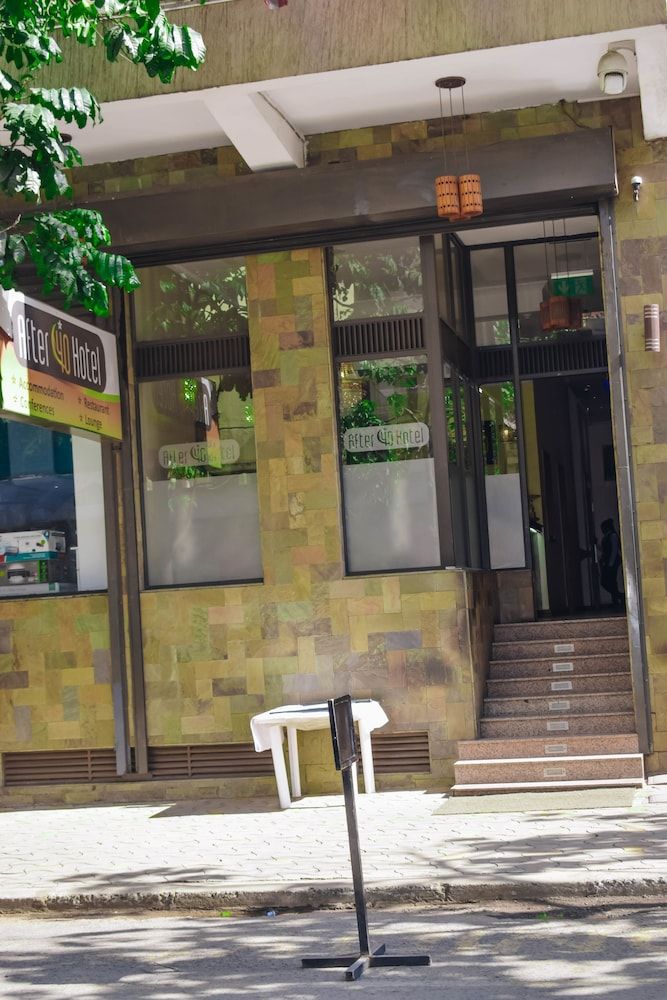 undefined After 40 Hotel 5