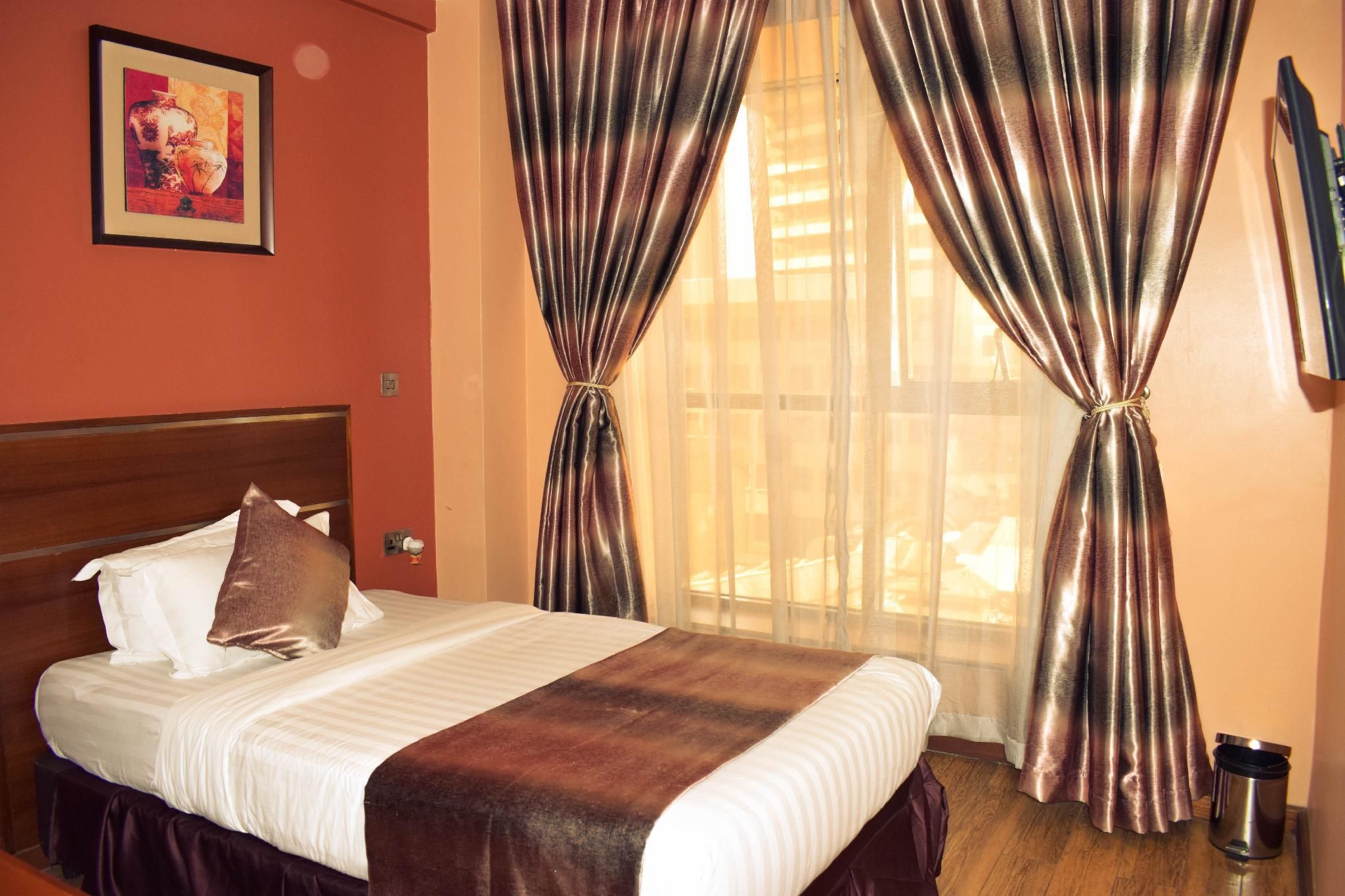 undefined After 40 Hotel 7