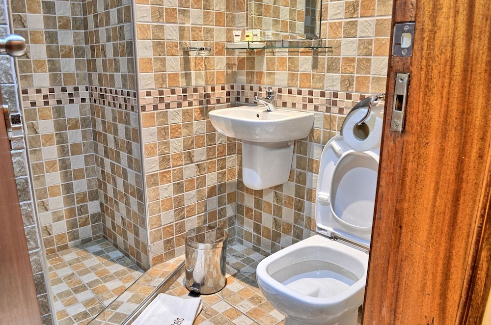 After 40 Hotel Standard Double Room, 1 King Bed, Non Smoking 12