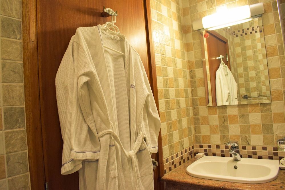 After 40 Hotel Standard Double Room, 1 King Bed, Non Smoking 13