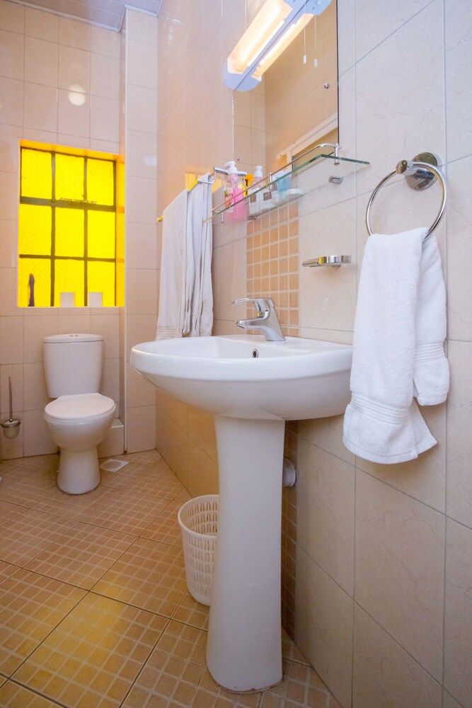 Capital Heights Hotel Deluxe Double Room 11