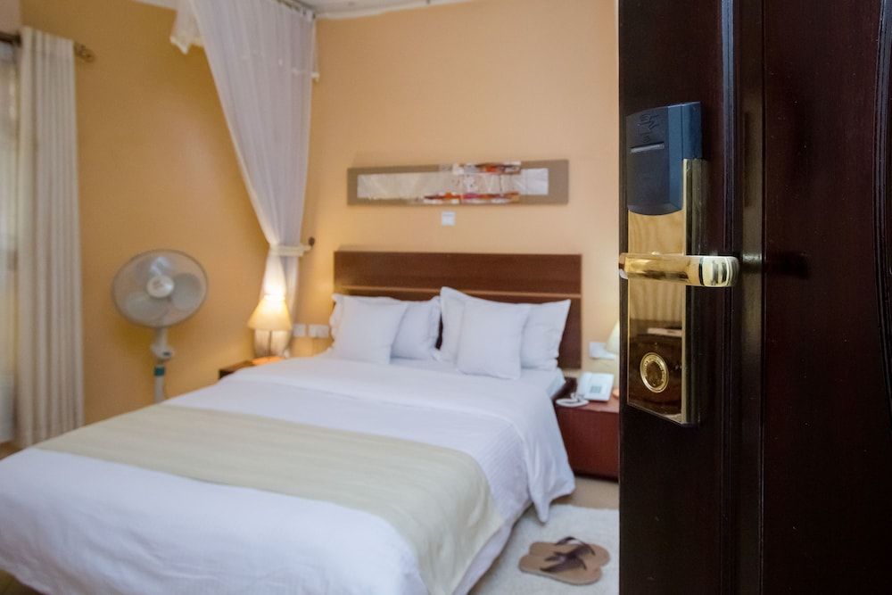 Capital Heights Hotel Deluxe Double Room 16