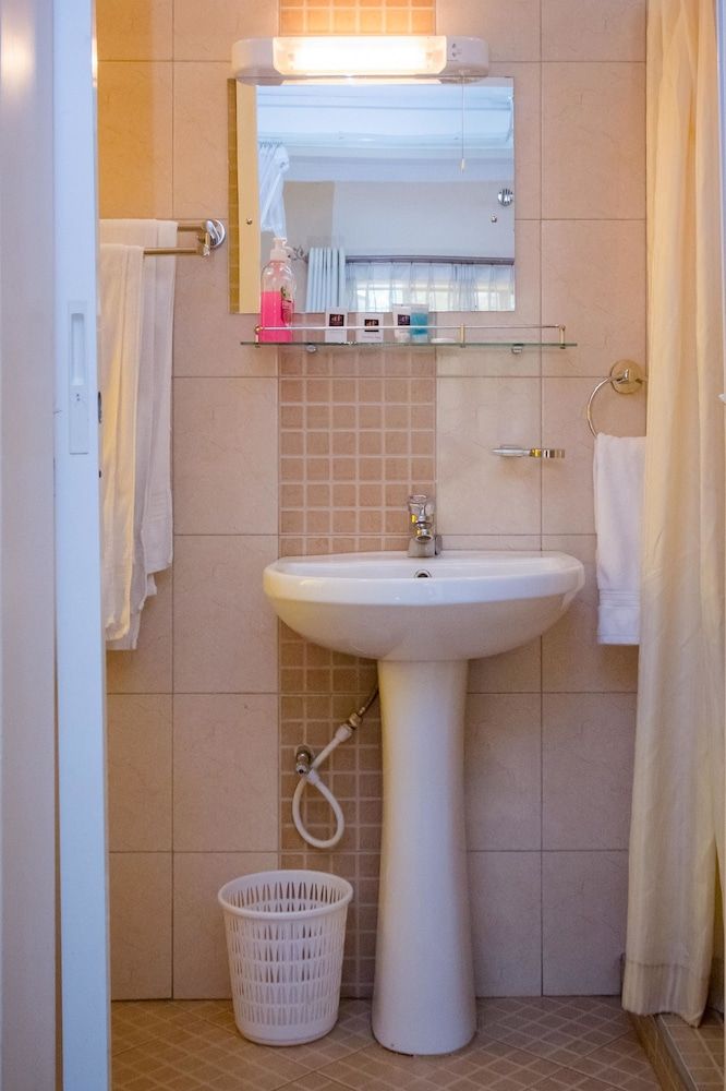 Capital Heights Hotel Deluxe Double Room 14