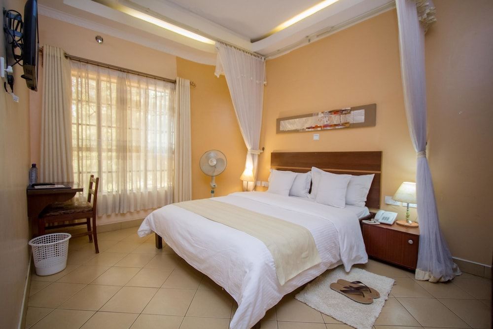 Capital Heights Hotel Deluxe Double Room 13