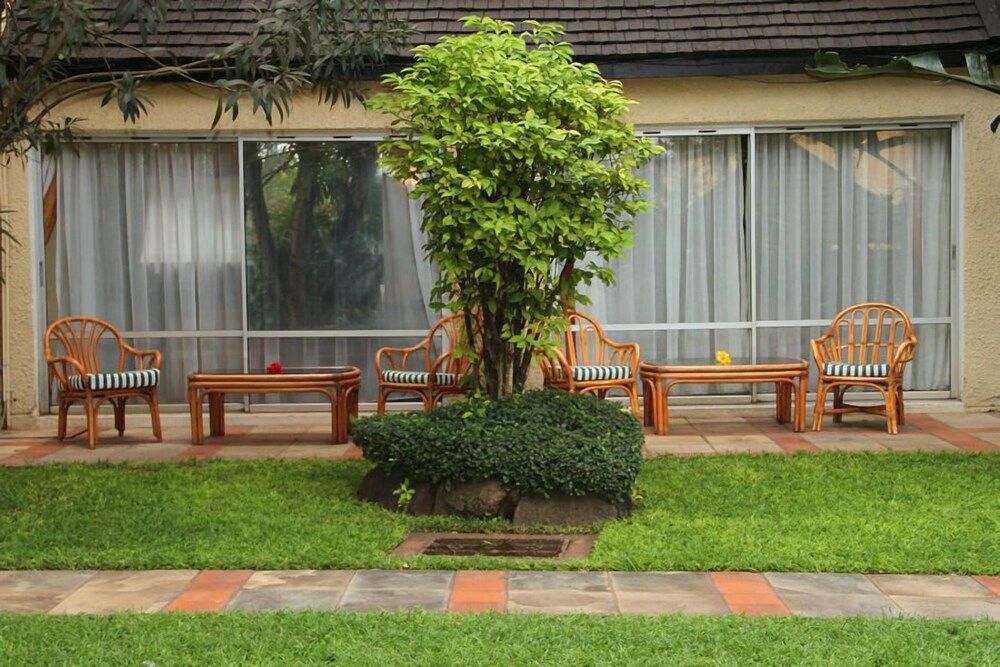 Mimosa Court Apartments Economy Apartment, 1 Bedroom, Garden View 10