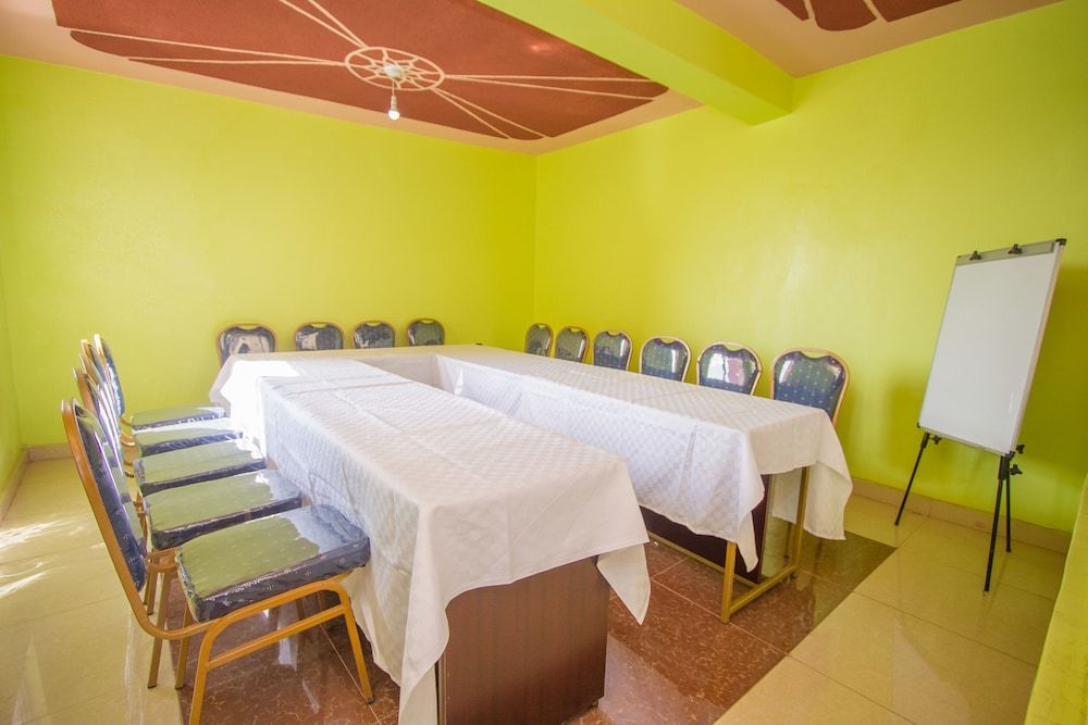 undefined Airport Gate View Hotel 8