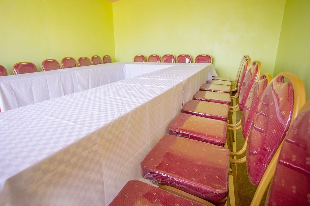 undefined Airport Gate View Hotel 6