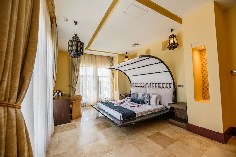 Cocoa Boutique Hotel Executive Suite, 1 King Bed, Sea View 2