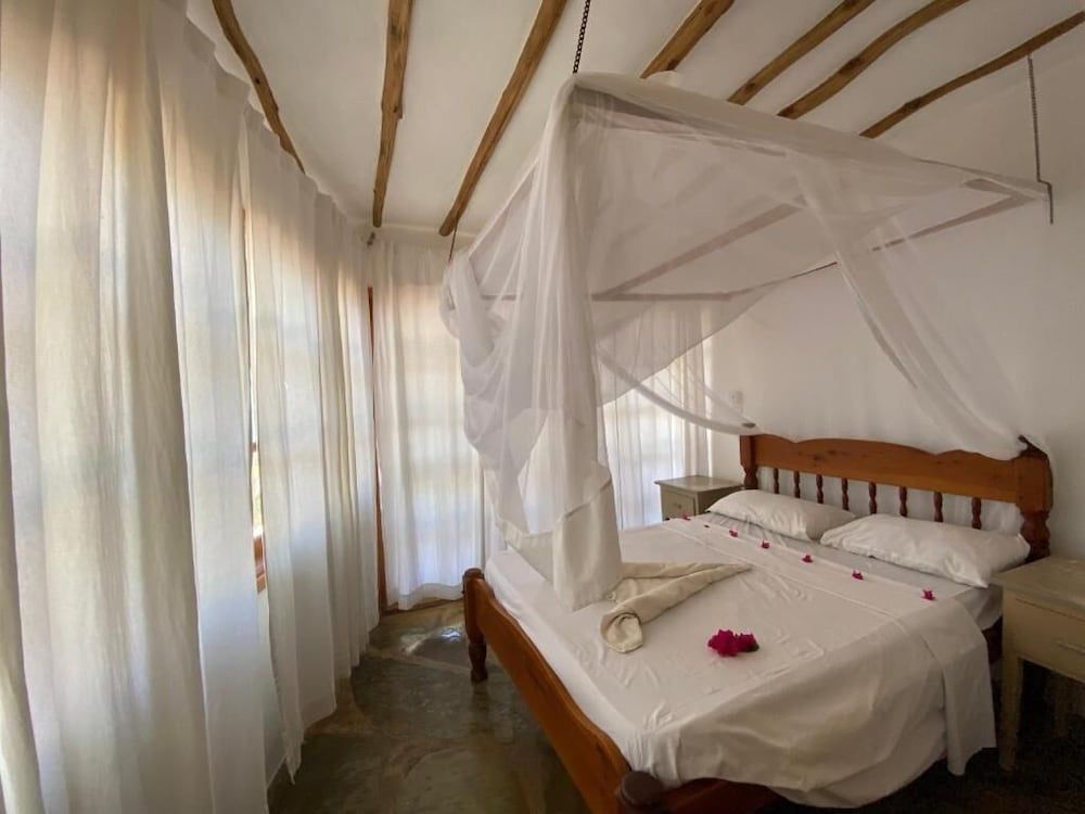 Silver Rock Hotel Standard Double Room, Garden View, Beachside 7