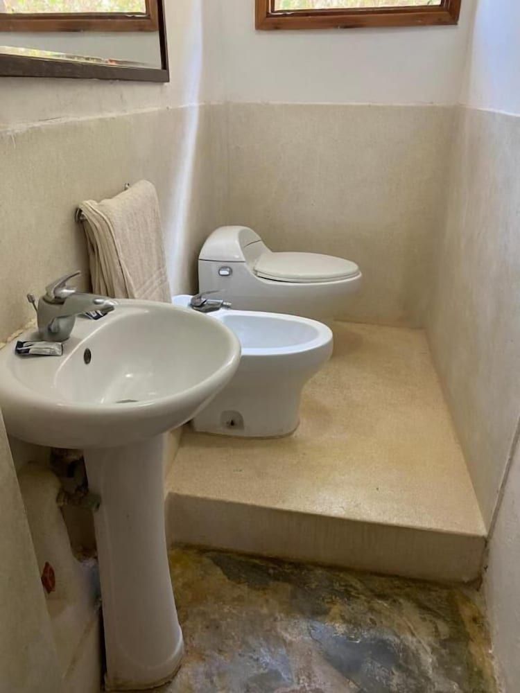 Silver Rock Hotel Standard Double Room, Garden View, Beachside 16