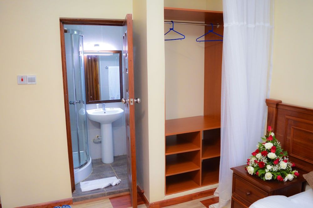 Red Ruby Hotel Deluxe Double Room 13