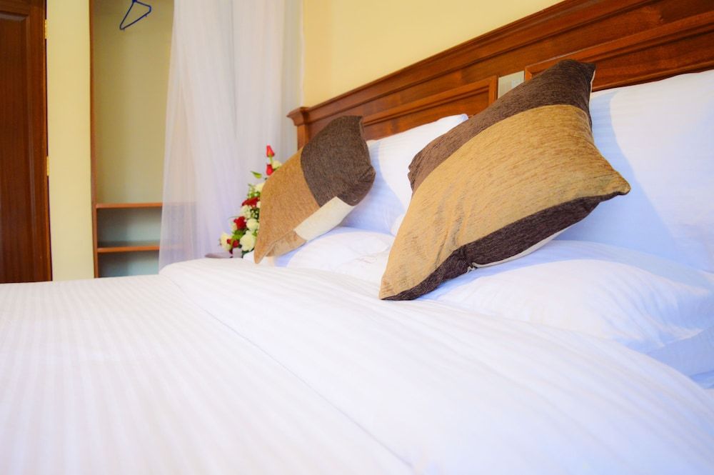 undefined Red Ruby Hotel 10