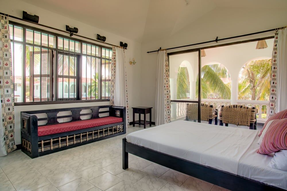 Bahari Dhow Beach Villas Standard Single Room 3