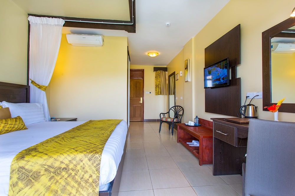 Wigot Gardens Deluxe Twin Room 5