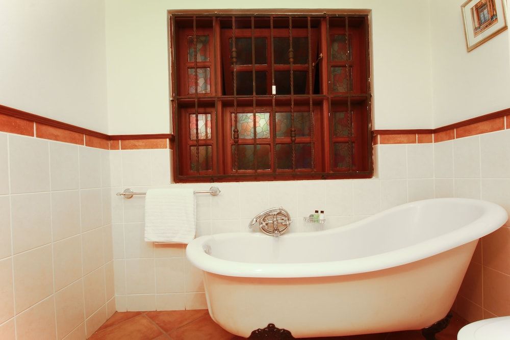 Deep Soaking Bathtub