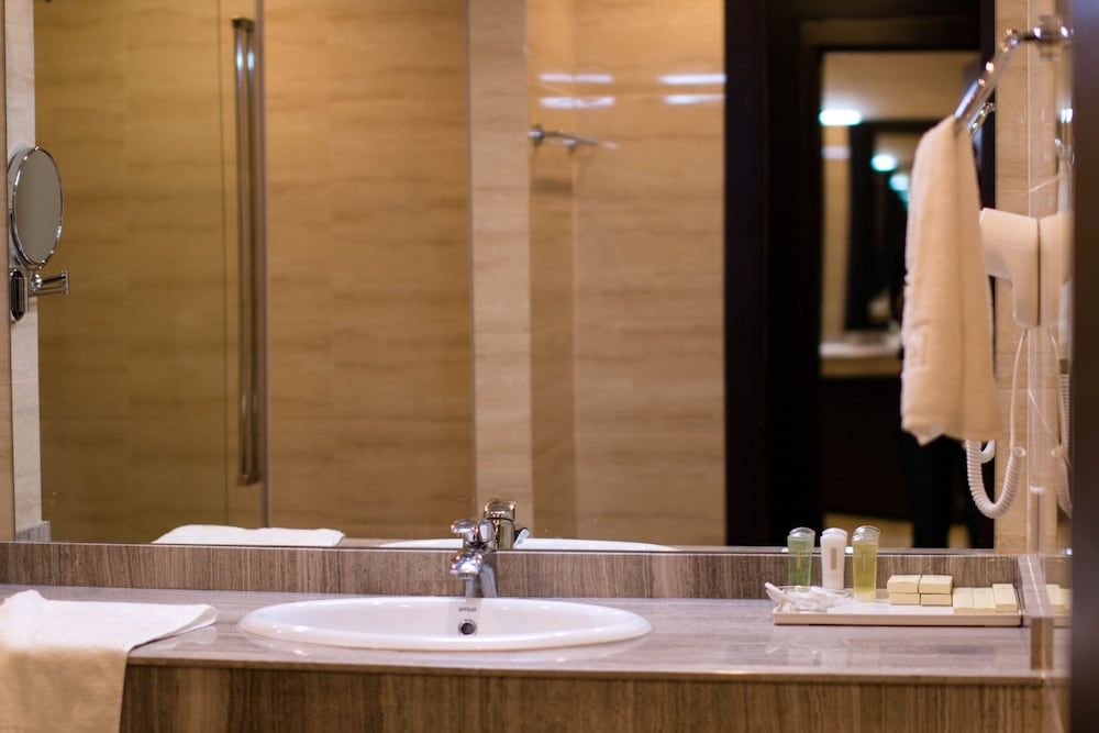 Solutel Junior Double or Twin Room 6