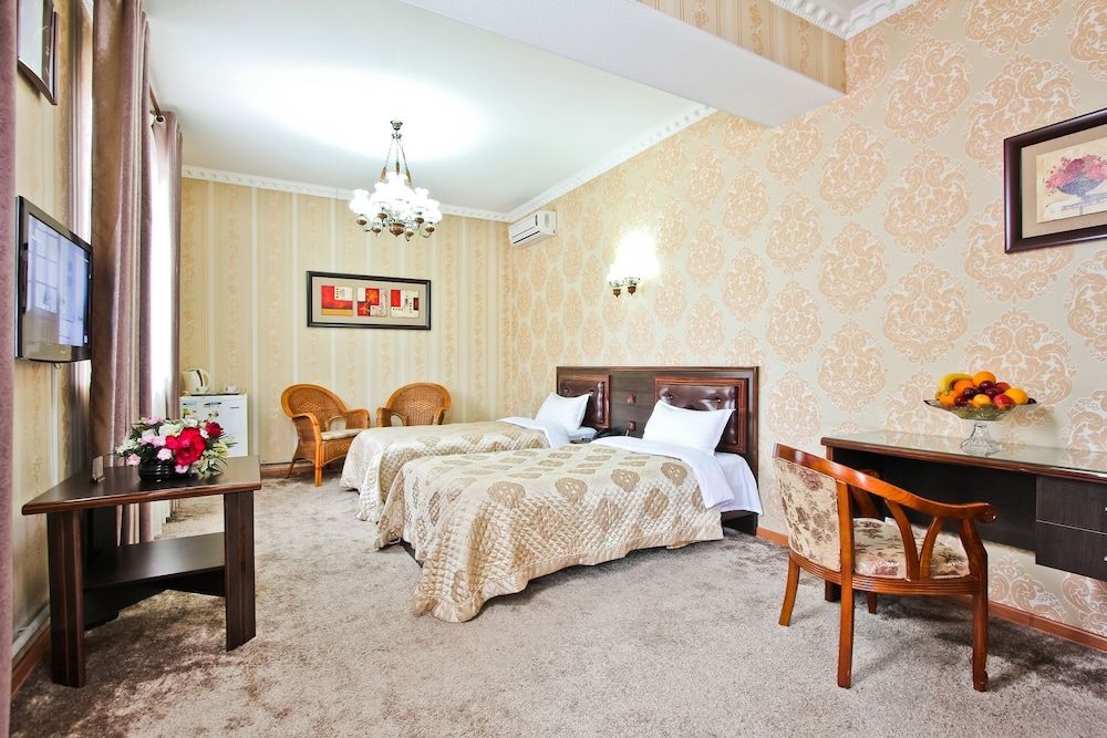 Grand Hotel Deluxe Double Room 3