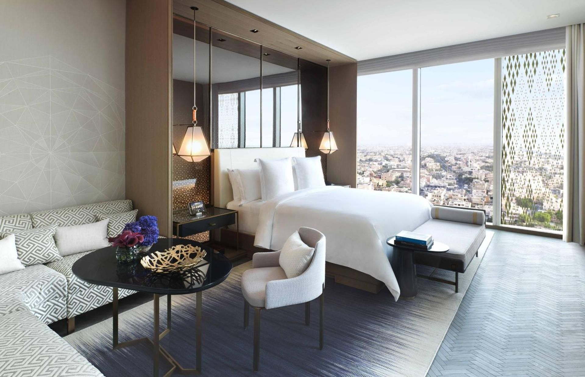 Ambassador Suite King bed