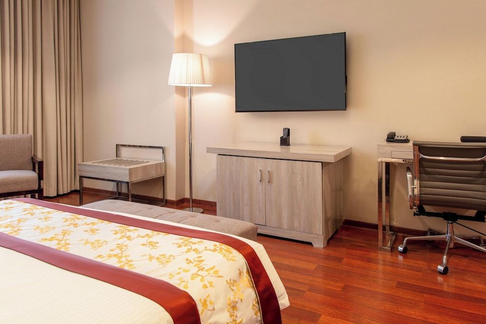 City Tower Hotel Standard King Room 5