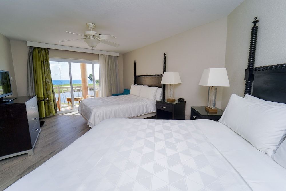 Studio 2 Queen Beds- Island View
