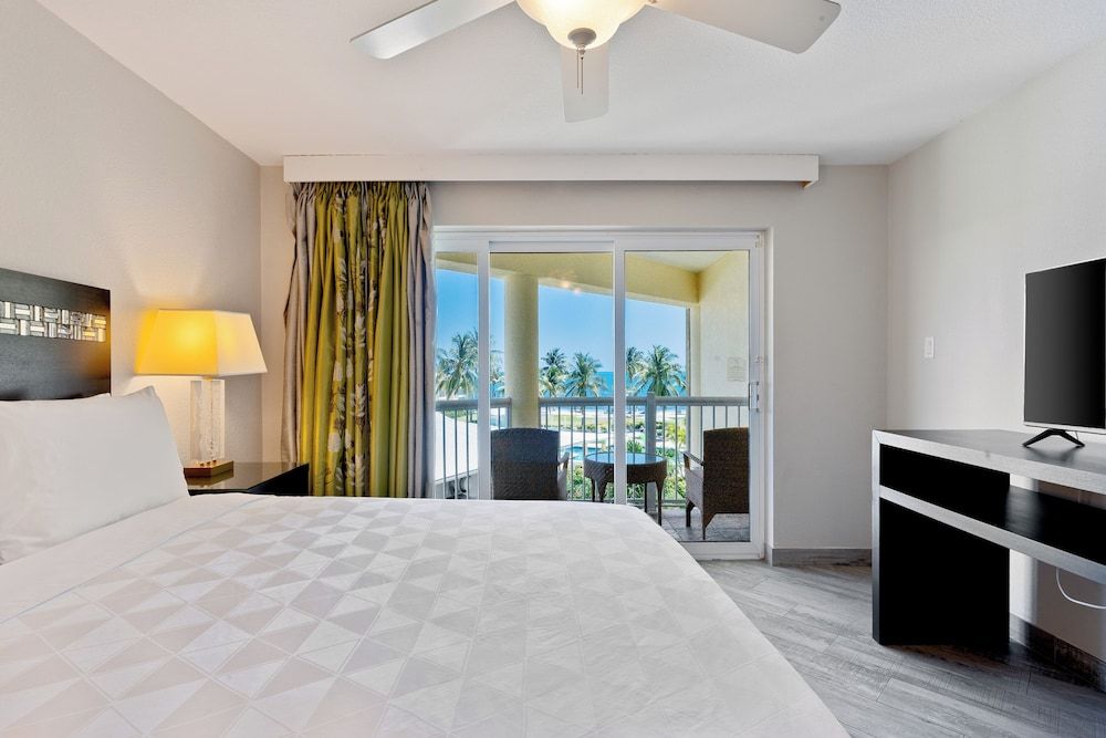 The Grand Caymanian Resort One Bedroom King Suite - Ocean View 2