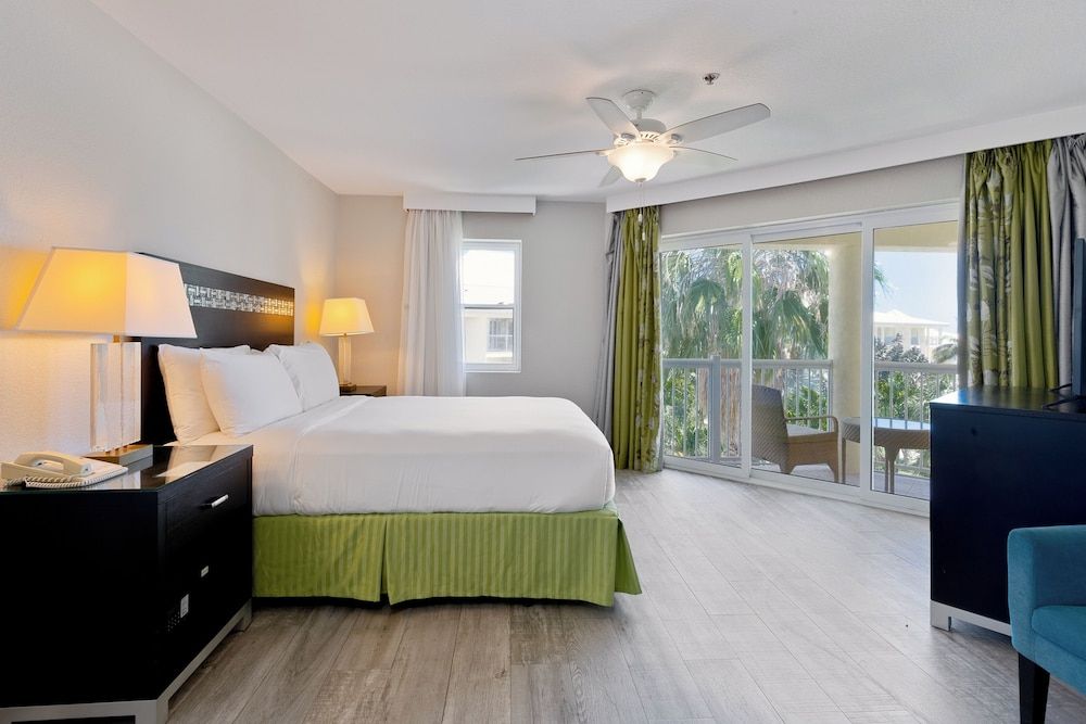 Studio One Queen Bed - Island View