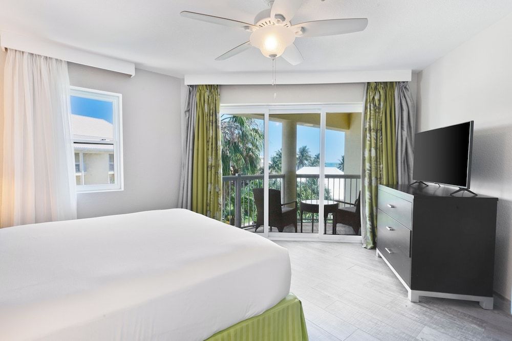 Studio One Queen Bed - Island View