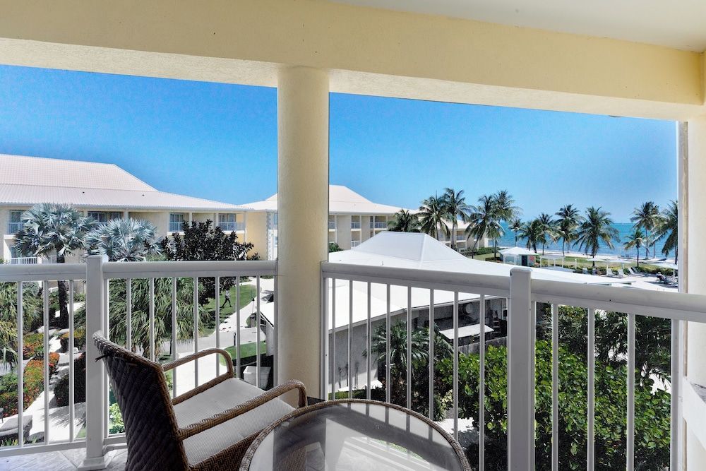 The Grand Caymanian Resort Studio One Queen Bed - Ocean View 5