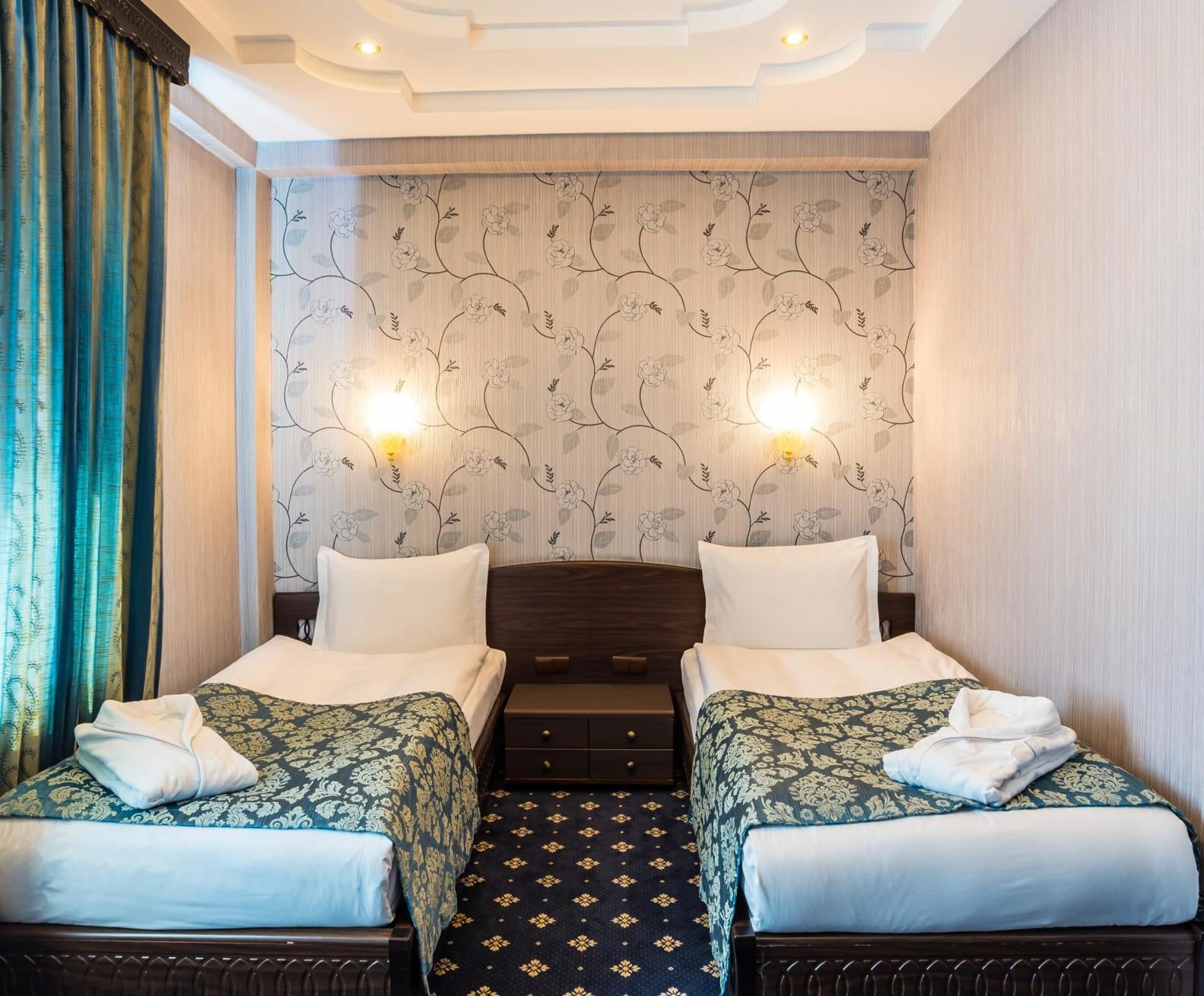 Royal Palace Hotel Standard Twin Room 5