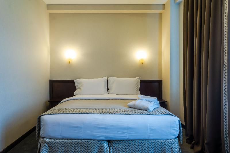 DOUBLE SINGLE USE KING SIZE BED