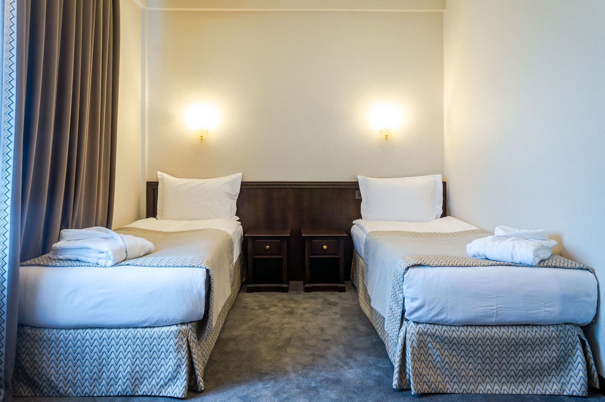 Royal Palace Hotel Standard Twin Room 6