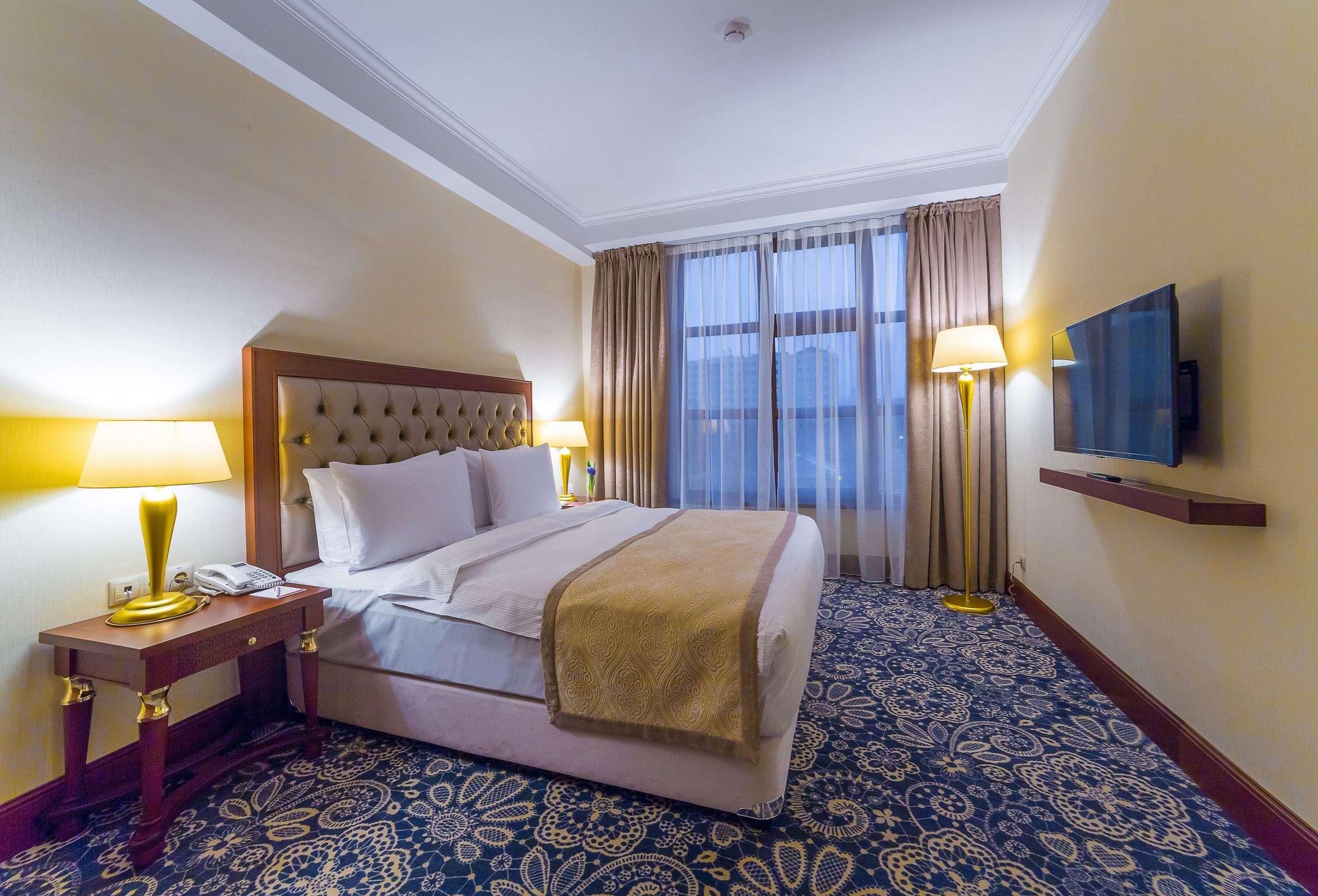 Ramada by Wyndham Almaty EXECUTIVE, SUITE, KING BED, CITY VIEW