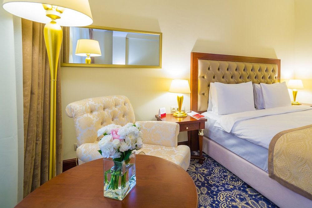 Room, 1 King Bed, Non Smoking, City View