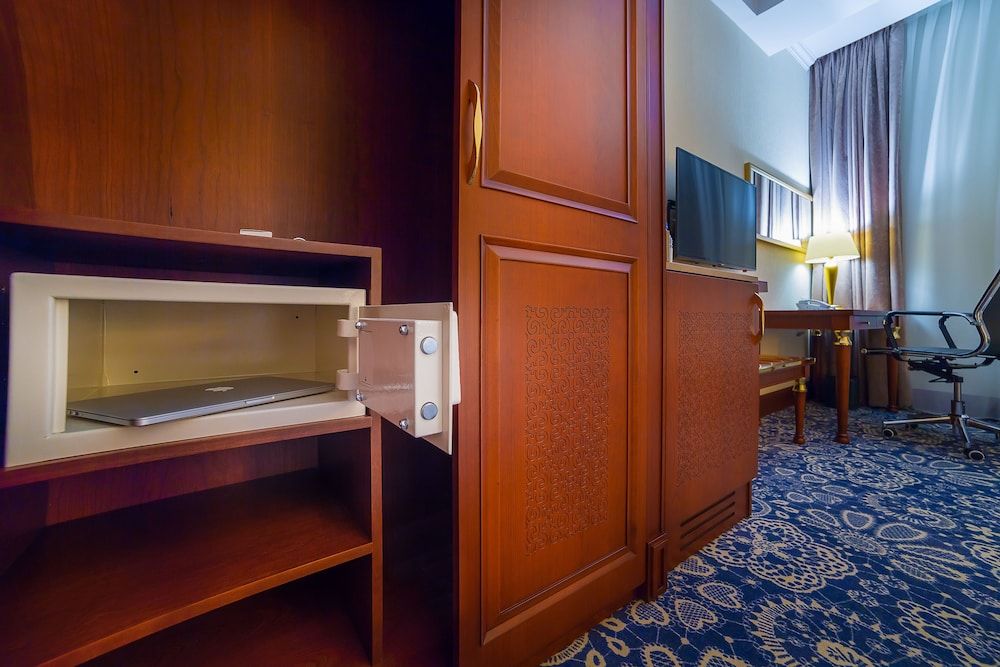 Ramada by Wyndham Almaty Standard Room, 1 King Bed, Non Smoking 5