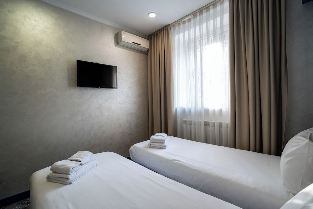 undefined Hotel MILDOM Express 7
